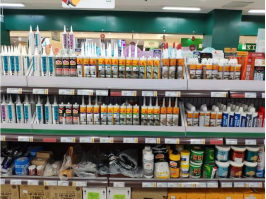 　玻璃膠學(xué)名硅酮密封膠，分酸性和中性?xún)煞N