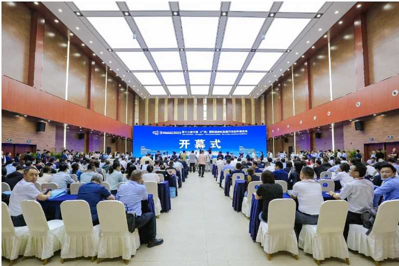 這些高層次論壇涵蓋了城市推介、產(chǎn)業(yè)發(fā)展、對(duì)外貿(mào)易、招才引智、科技創(chuàng)新等領(lǐng)域。通過深入的交流和研討，進(jìn)一步發(fā)揮論壇平臺(tái)的橋梁紐帶作用，助力廣饒乃至東營(yíng)輪胎品牌國(guó)際化進(jìn)程，促進(jìn)跨國(guó)資源整合和上下游產(chǎn)業(yè)的協(xié)同發(fā)展。