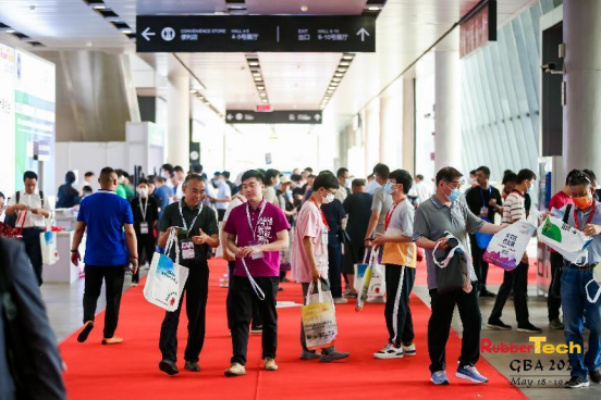 觀眾方面，本屆展會邀請到了天然橡膠產(chǎn)業(yè)觀展團、安徽省橡膠行業(yè)協(xié)會觀展團、福建省橡塑同業(yè)商會觀展團、廣州市橡膠工業(yè)協(xié)會觀展團、寧波市橡膠商會觀展團、溫州市橡膠商會觀展團、鐵嶺橡塑協(xié)會觀展團、玉環(huán)橡塑協(xié)會觀展團等專業(yè)觀眾到場參觀。