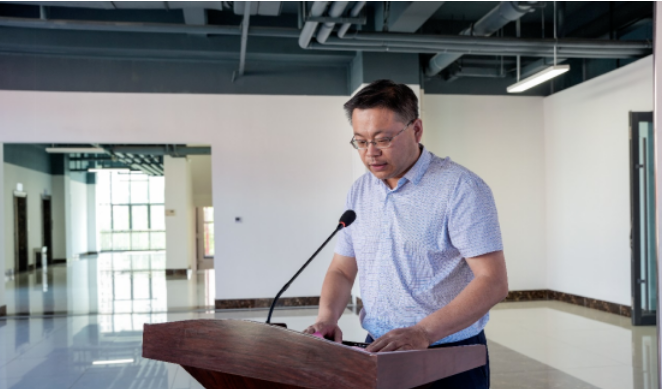 林廣義表示，五方共建橡膠工業(yè)互聯(lián)網(wǎng)實(shí)驗(yàn)室將促進(jìn)工業(yè)互聯(lián)網(wǎng)服務(wù)體系的構(gòu)建，推動(dòng)工業(yè)互聯(lián)網(wǎng)創(chuàng)新應(yīng)用和工業(yè)企業(yè)云上平臺(tái)的發(fā)展，并共同致力于培養(yǎng)工業(yè)互聯(lián)網(wǎng)領(lǐng)域的人才。