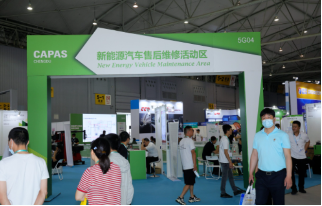 展會聚焦于新能源智能網(wǎng)聯(lián)領(lǐng)域，攜手成都市綠色智能網(wǎng)聯(lián)汽車產(chǎn)業(yè)生態(tài)圈聯(lián)盟，共同打造了新能源智能網(wǎng)聯(lián)專區(qū)。中植一客(成都)汽車有限公司作為專區(qū)內(nèi)的參展企業(yè)之一，積極響應(yīng)國家發(fā)展方向目標(biāo)，致力于純電動和氫燃料雙驅(qū)模式產(chǎn)品研發(fā)，希望通過CAPAS這樣的區(qū)域展會，發(fā)布研究成果、展示企業(yè)實力、宣傳產(chǎn)品優(yōu)勢，并吸引更多合作伙伴和拓展客戶渠道。