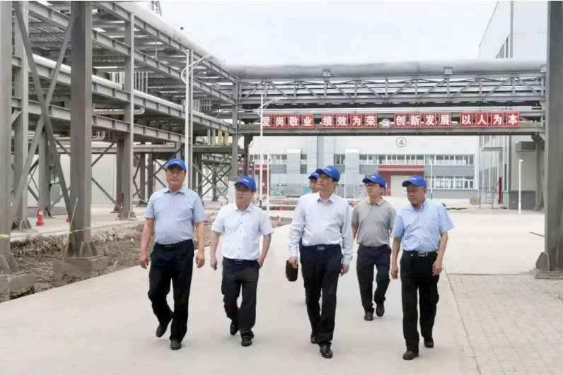 參觀天津燈塔涂料工業(yè)發(fā)展有限公司廠區(qū)