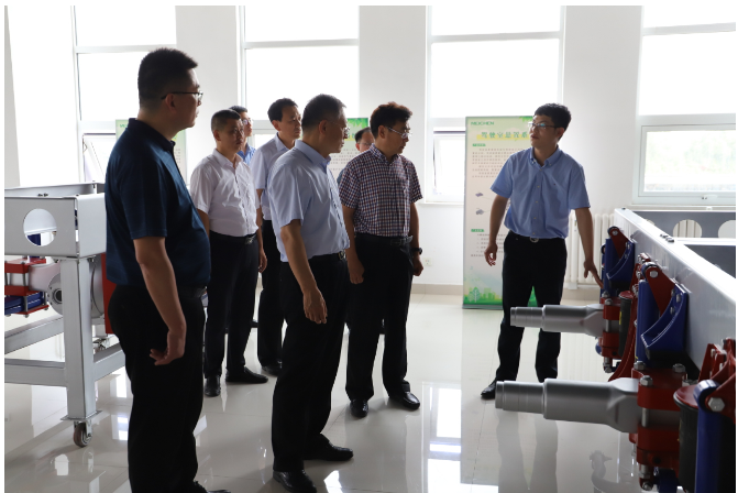 美晨工業(yè)集團(tuán)面臨著新形勢和新要求，他們表示將以嶄新的姿態(tài)和動力，凝心聚力、攻堅克難。他們秉持著"服務(wù)客戶、創(chuàng)造價值"的理念，夯實(shí)產(chǎn)業(yè)發(fā)展基石，堅定地錨定戰(zhàn)略發(fā)展目標(biāo)，以實(shí)現(xiàn)企業(yè)的高質(zhì)量快速發(fā)展。