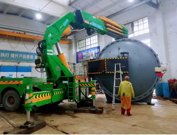 目前，新的硫化罐已經安裝就位，進入了管路敷設和調試階段。下一步將進行試生產驗證。據了解，設備動力部將按照相關法規(guī)的要求，繼續(xù)做好設備管理工作，為生產提供可靠的設備保障。