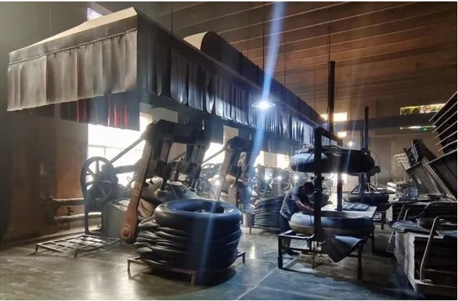 萬力通輪胎成立于2005年，專注于生產(chǎn)大型農(nóng)用輪胎、工程輪胎和各種異型輪胎。該公司的產(chǎn)品注冊商標(biāo)為