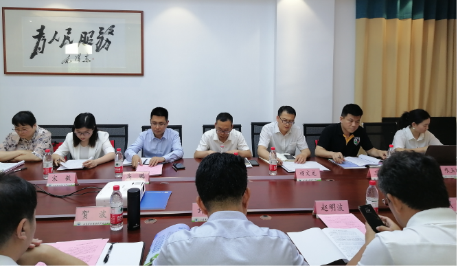 山東省環(huán)境保護(hù)產(chǎn)業(yè)協(xié)會應(yīng)對氣候變化專業(yè)委員會擬成立大會于濟(jì)南召開。會議旨在貫徹國家碳達(dá)峰、碳中和戰(zhàn)略和工作部署目標(biāo)，積極應(yīng)對氣候變化，推動(dòng)綠色低碳發(fā)展。山東華盛橡膠有限公司作為發(fā)起單位參會，會議由協(xié)會常務(wù)會長宋圣才主持并致辭。