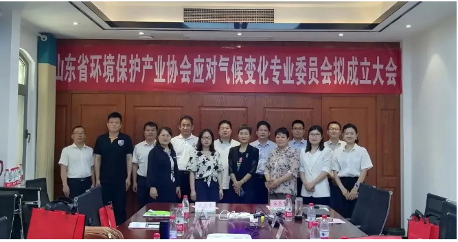 單位代表向與會人員介紹了山東華盛橡膠有限公司在“雙碳”領(lǐng)域的工作進(jìn)展情況。與會代表們積極交流探討了“雙碳”產(chǎn)業(yè)發(fā)展過程中的難題和痛點(diǎn)，并就專委會的后續(xù)工作展開了建設(shè)性的討論，初步制定了2023年的工作計(jì)劃。