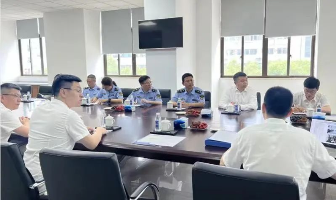 調(diào)研診斷組根據(jù)《商業(yè)秘密保護(hù)管理與服務(wù)規(guī)范評估表》與中瑞公司負(fù)責(zé)人進(jìn)行了溝通了解，并對公司的商業(yè)秘密管理與規(guī)范情況進(jìn)行了初步評估。他們實地考察了公司的商業(yè)秘密保護(hù)辦公室和研發(fā)中心等重點區(qū)域，針對公司在商業(yè)秘密保護(hù)過程中的問題提出了改進(jìn)意見和建議。