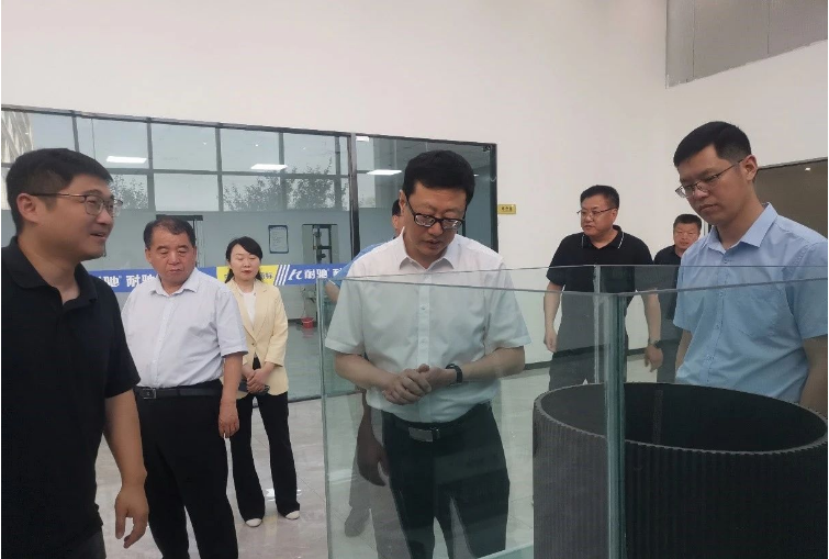 此次調(diào)研使久龍橡塑公司受到了更多關(guān)注，也為公司的發(fā)展指明了方向。