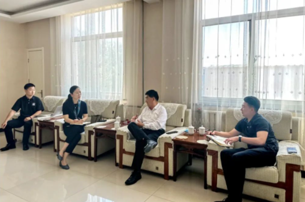 隨后，協(xié)會一行人又來到了山東新魯星電纜有限公司，受到了該公司總經(jīng)理張繼翔和生產(chǎn)部經(jīng)理曹常偉的熱情接待，并進行了調(diào)研。