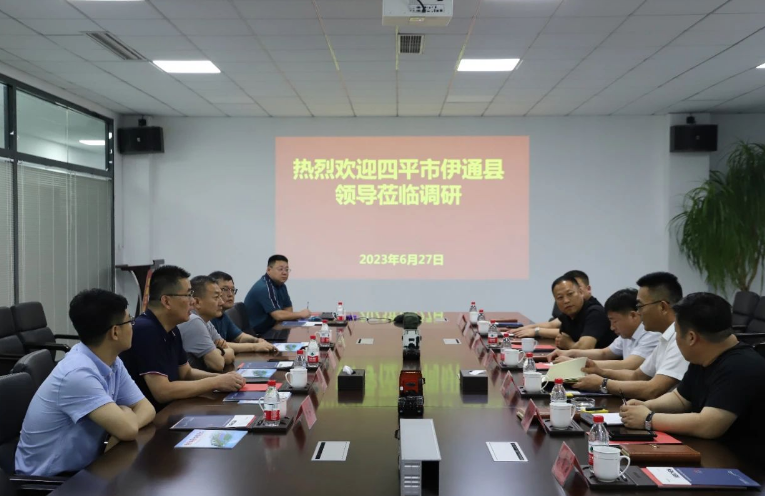 吉林省四平市伊通縣縣委副書記兼縣長(zhǎng)葉永興率領(lǐng)代表團(tuán)一行，赴山東美晨工業(yè)集團(tuán)有限公司展開考察交流活動(dòng)。本次交流活動(dòng)得到了美晨工業(yè)集團(tuán)董事長(zhǎng)王永剛和總經(jīng)理李瑞龍的熱情歡迎與參與。