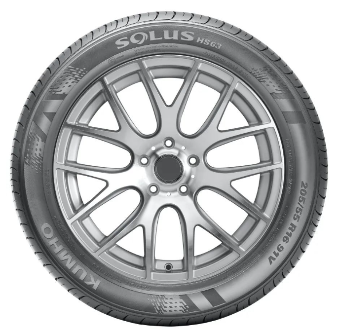 SOLUS HS63作為錦湖旗下第三代家族旗艦產(chǎn)品，以其卓越的舒適靜音和操控耐久性而聞名。據(jù)了解，這款輪胎采用了創(chuàng)新型復(fù)合橡膠配方和強抓地的切割花紋，能夠適應(yīng)各種路況并提升駕駛舒適感，為宋Plus提供超然進(jìn)階的全程護(hù)航。