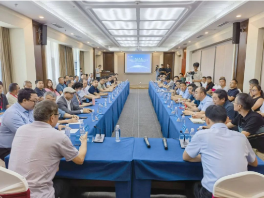 中國涂料工業(yè)協(xié)會綠色工業(yè)涂料涂裝分會秘書長程平總結會議時表示，感謝郯城縣委、縣人民政府、經(jīng)濟開發(fā)區(qū)以及各涂料、涂裝、機械企業(yè)對本次對接交流會的支持。未來，將以本次交流會為契機，加強政企融合，搭建更好的合作平臺，進一步促進原材料、涂料生產(chǎn)企業(yè)、涂裝企業(yè)和機械企業(yè)之間的經(jīng)貿(mào)往來。希望通過大家的精誠合作和多方溝通，共同努力為綠色工業(yè)涂料涂裝的美好前景做出貢獻。