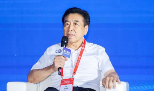 此外，在會議期間，中國汽車工程學(xué)會汽車供應(yīng)鏈創(chuàng)新分會籌備會議和供應(yīng)鏈協(xié)同發(fā)展論壇也同時召開。賽輪集團的PCR配套總監(jiān)汪永祥受邀參加了這些活動，進(jìn)一步展示了賽輪集團在汽車供應(yīng)鏈領(lǐng)域的專業(yè)知識和經(jīng)驗。