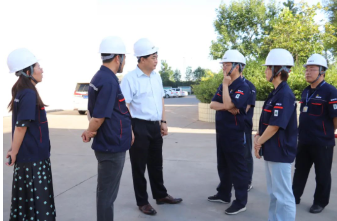 萬(wàn)達(dá)集團(tuán)董事局主席蒞臨耐斯特炭黑公司視察指導(dǎo)