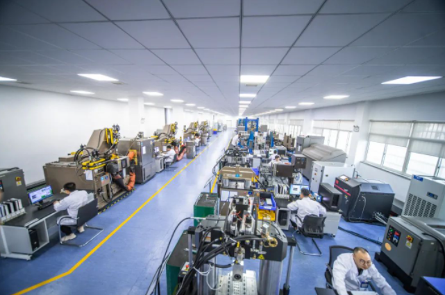 寧波市政協(xié)副主席陳仲朝于6月27日下午蒞臨建新趙氏科技有限公司進行走訪和考察，為寧波市政協(xié)委員企業(yè)發(fā)展情況提供支持。陪同他的還有市政協(xié)副秘書長馬春騏、寧?？h政協(xié)主席葉秀高、副主席鄔汝躍、秘書長項漢明等。這次調(diào)研的重點是了解建新的企業(yè)發(fā)展狀況，并傾聽企業(yè)的需求，以進一步增強企業(yè)信心和推動發(fā)展。