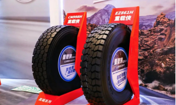 中國重汽發(fā)布了搭載中策重載俠輪胎的第四代節(jié)能智慧重卡汽車