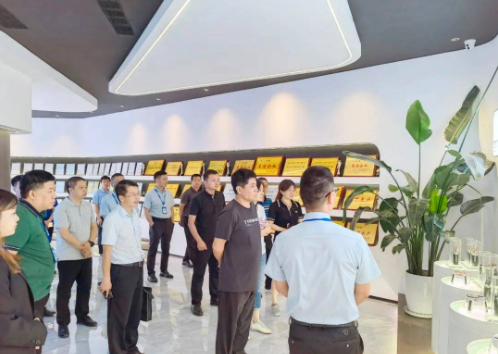 貴州省市場(chǎng)監(jiān)督管理局調(diào)研組近日對(duì)固達(dá)電纜集團(tuán)進(jìn)行了實(shí)地調(diào)研。此次調(diào)研旨在深入了解固達(dá)電纜集團(tuán)在電線電纜產(chǎn)品的生產(chǎn)和銷售質(zhì)量安全方面的情況，以配合國(guó)家市場(chǎng)監(jiān)督管理總局頒布的第75號(hào)和第76號(hào)令的落實(shí)。固達(dá)電纜集團(tuán)總裁林運(yùn)芝及相關(guān)部門負(fù)責(zé)人陪同調(diào)研組一行進(jìn)行了詳細(xì)介紹。