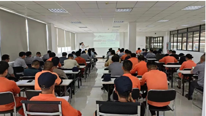 建新各單位在安全月期間還開展了“排除隱患大行動”，致力于消除安全隱患，防患于未然。