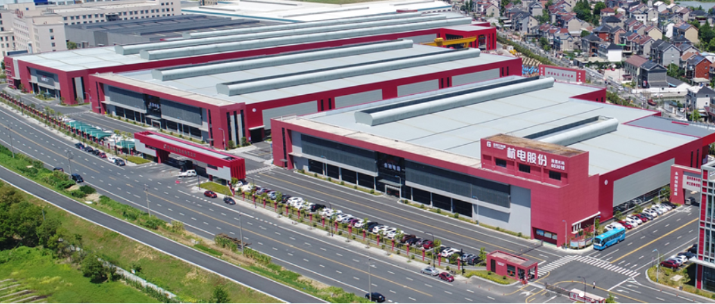 作為浙江富春江通信集團(tuán)有限公司的核心企業(yè)，杭州電纜股份有限公司憑借多年來持續(xù)的創(chuàng)新和技術(shù)進(jìn)步，成為電力電纜行業(yè)龍頭企業(yè)之一。公司成立至今，始終將質(zhì)量視為核心競爭力，并堅(jiān)持科技創(chuàng)新，致力于為客戶提供高品質(zhì)、可靠的產(chǎn)品。