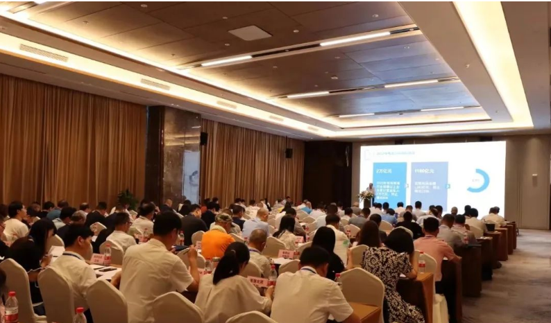 中國電池工業(yè)協(xié)會八屆五次常務(wù)理事會暨八屆四次理事會近日在湖北襄陽成功召開，為中國電池行業(yè)的發(fā)展注入新的活力。此次會議共有100余名理事及以上會員代表參會，涉及鋰電池、儲能電池和鉛蓄電池等領(lǐng)域。