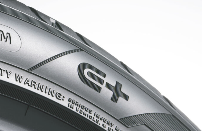 據(jù)外媒報(bào)道，優(yōu)科豪馬計(jì)劃于2023年下半年開始在其乘用車輪胎和卡客車輪胎上推出全新的“E+”標(biāo)志。這一標(biāo)志將應(yīng)用于包括電動(dòng)汽車和混合動(dòng)力汽車在內(nèi)的新能源汽車。