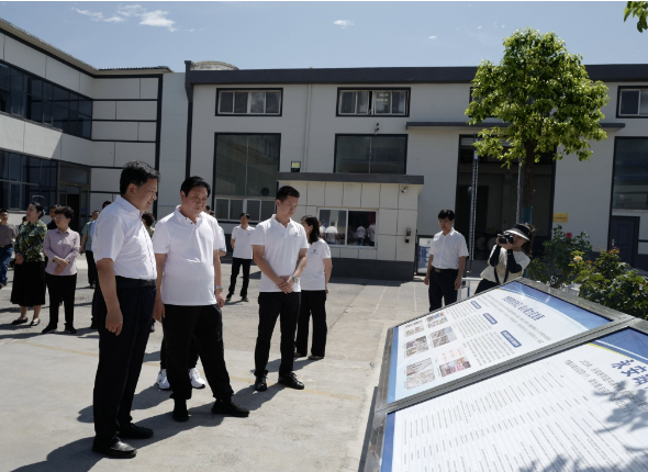 鞏義市舉行了市重點(diǎn)項(xiàng)目觀摩活動(dòng)。7月15日，市委書記袁聚平、市長(zhǎng)張東輝等鞏義市四大班子領(lǐng)導(dǎo)、各鄉(xiāng)鎮(zhèn)(街道辦事處)負(fù)責(zé)人以及市相關(guān)單位主要負(fù)責(zé)同志等100余人，在永安路街道黨工委書記張宏奎的陪同下，蒞臨河南華星電線電纜有限公司(華星電纜)進(jìn)行參觀調(diào)研。