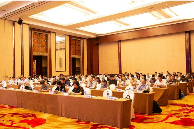 除了會(huì)議交流，年會(huì)期間還舉辦了案例展示和專業(yè)展覽，為參會(huì)者提供了更多的展示與學(xué)習(xí)機(jī)會(huì)。