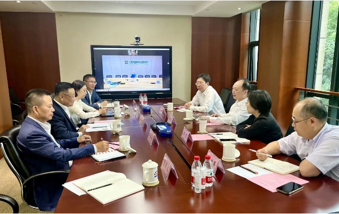 卡博特公司執(zhí)行副總裁、高性能材料業(yè)務(wù)總裁、亞太區(qū)總裁朱戟率領(lǐng)代表團與華誼集團黨委書記、董事長顧立立等相關(guān)領(lǐng)導(dǎo)進行了一次重要的會晤。雙方在友好的氛圍中深入探討了進一步加強合資項目的運營與業(yè)務(wù)合作，以及未來潛在合作機會等關(guān)鍵議題。