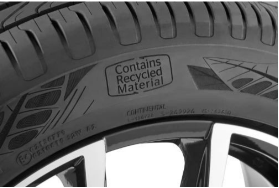德國(guó)大陸集團(tuán)旗下最可持續(xù)的輪胎UltraCo<i></i>ntact NXT已經(jīng)在葡萄牙盧薩多的生產(chǎn)工廠投入生產(chǎn)。這款夏季輪胎采用了高達(dá)65%的可再生、再生和經(jīng)過(guò)ISCC Plus質(zhì)量平衡認(rèn)證的材料，旨在為用戶提供卓越的性能和卓越的安全性。