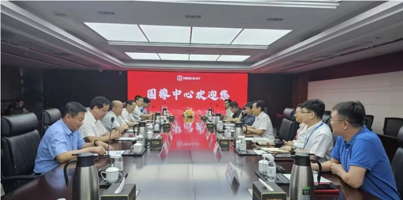 雙方就賽輪(濰坊)工程輪胎生產(chǎn)項目進行了磋商，深入探討了項目落地的具體細(xì)節(jié)，并對未來合作事宜展開了交流。