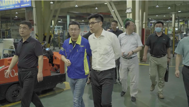 比亞迪領導團隊對華盛橡膠在新能源汽車輪胎領域的發(fā)展表現(xiàn)出濃厚興趣，期待雙方能夠繼續(xù)深入洽談資源整合、儲能業(yè)務、產業(yè)配套等方面的合作，為新能源汽車產業(yè)鏈的發(fā)展注入更強勁的動力。