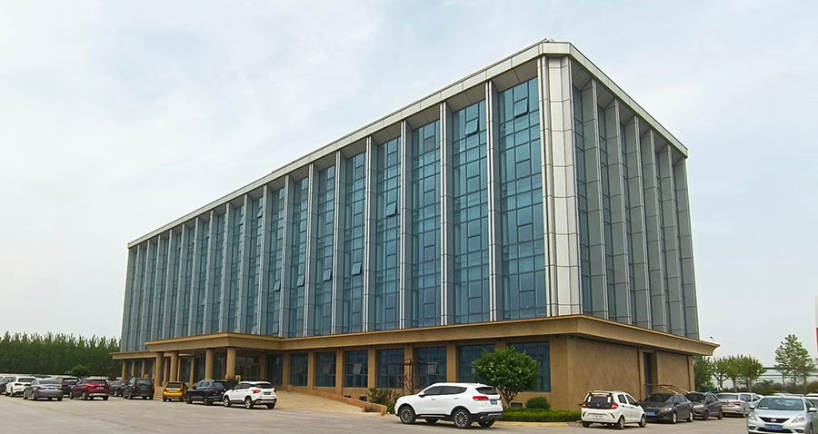 為加強(qiáng)公司整體產(chǎn)能規(guī)模、技術(shù)專利水平和市場口碑，大業(yè)股份采取了"雙品牌"運(yùn)營策略。通過融合雙品牌的營銷渠道、統(tǒng)一采購和銷售政策等措施，公司增強(qiáng)了大業(yè)和勝通"雙品牌"的優(yōu)勢互補(bǔ)和協(xié)同效應(yīng)，使核心競爭力和行業(yè)話語權(quán)得到提升。同時(shí)，公司還加快推進(jìn)東營廠區(qū)的建設(shè)，做好老廠區(qū)生產(chǎn)和新廠區(qū)搬遷建設(shè)的銜接工作，以充分保證現(xiàn)有產(chǎn)能的利用率。