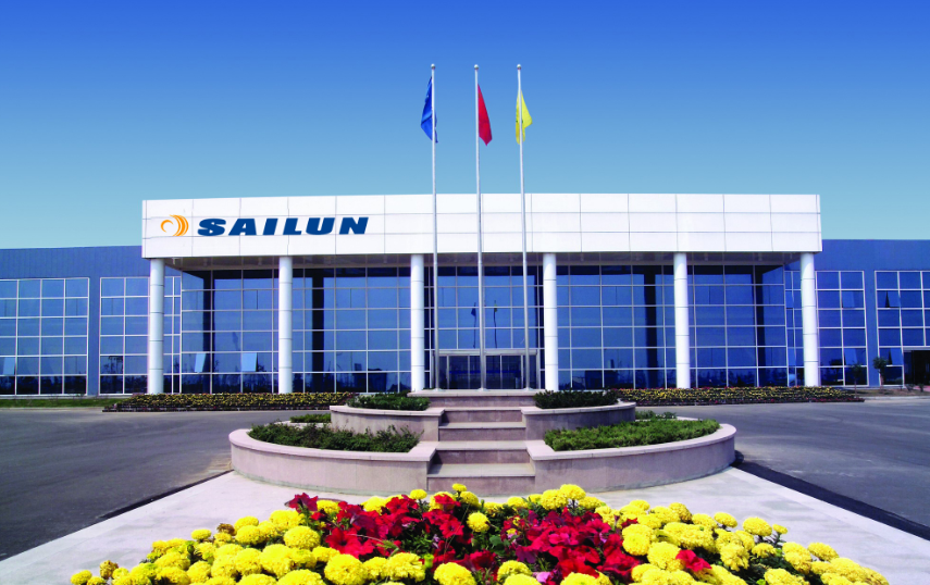 另一方面，賽輪集團(tuán)前身青島賽輪子午線輪胎信息化生產(chǎn)示范基地有限公司成立于2002年11月18日，是國家橡膠與輪胎工程技術(shù)研究中心科研示范基地，同時(shí)也是國內(nèi)首家集新材料、新技術(shù)、新裝備、新工藝、新管理模式于一體的信息化生產(chǎn)示范基地。