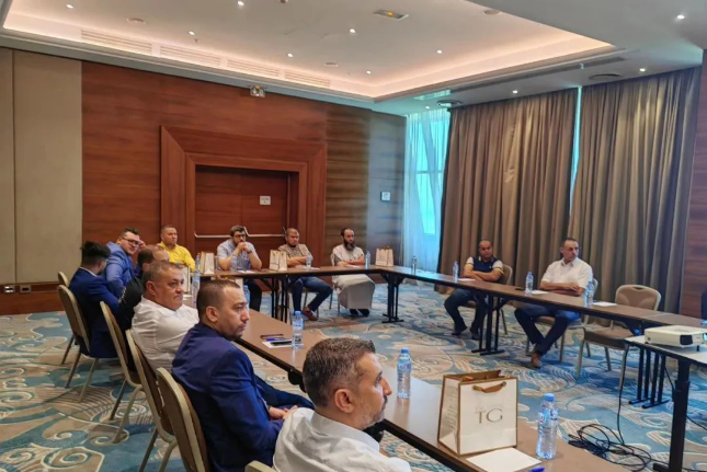 阿爾及利亞，位于非洲西北部，是非洲面積最大的國(guó)家之一，同時(shí)也是該地區(qū)的第四大經(jīng)濟(jì)體。作為非洲輪胎貿(mào)易和消費(fèi)的重要國(guó)家，三角輪胎與當(dāng)?shù)睾献骰锇槎嗄陙?lái)保持著密切的合作關(guān)系，早已成為該地區(qū)輪胎市場(chǎng)上的成功品牌之一，其市場(chǎng)份額一直占據(jù)著顯著的地位。