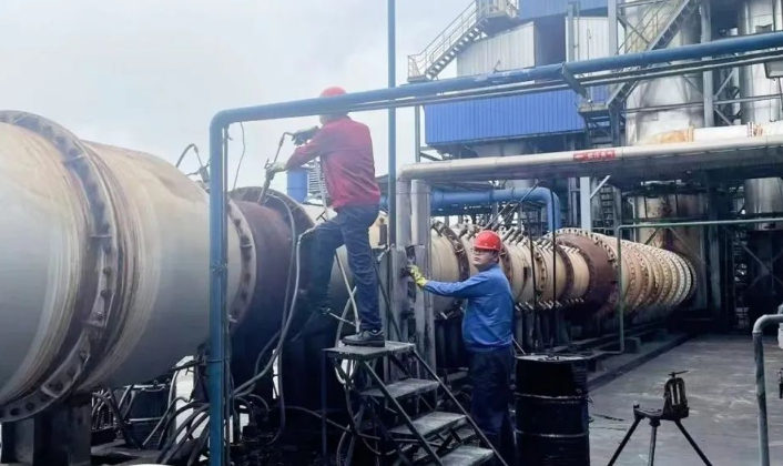 作為豐礦集團(tuán)參股企業(yè)的黑豹炭黑，以“穩(wěn)中求進(jìn)”為總基調(diào)，堅守安全、穩(wěn)定生產(chǎn)、黨建和發(fā)展的重要原則。上半年，公司生產(chǎn)炭黑達(dá)3.21萬噸，銷售3萬噸，發(fā)電量達(dá)4231萬千瓦時，超額完成計劃目標(biāo)。