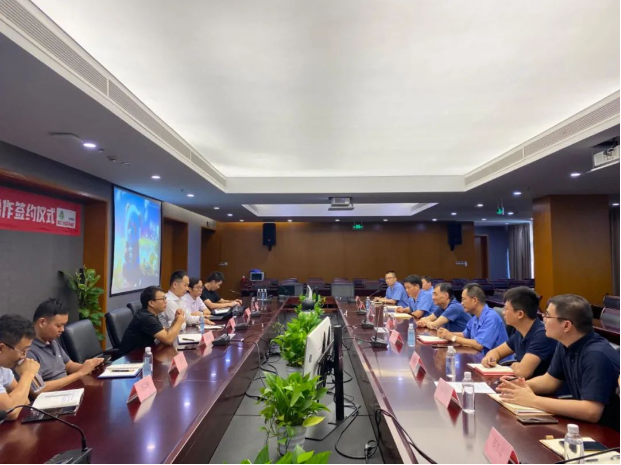 在簽約儀式上，雙方高管進(jìn)行了對(duì)后續(xù)合作發(fā)展模式的探討和規(guī)劃。后續(xù)零跑汽車(chē)未來(lái)的高端車(chē)型將嘗試搭載中策橡膠的高端旗艦輪胎產(chǎn)品，雙方致力于打造出國(guó)產(chǎn)新能源車(chē)配國(guó)產(chǎn)輪胎的熱銷(xiāo)車(chē)型，為中國(guó)新能源汽車(chē)事業(yè)貢獻(xiàn)力量。