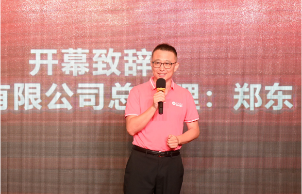 吉林省輪達(dá)商貿(mào)有限公司總經(jīng)理鄭東在會上發(fā)表了致辭，他對到場的合作伙伴表示感謝，并強調(diào)了中策橡膠與吉林輪達(dá)之間的緊密合作關(guān)系。他表示，只有與中策攜手前行，與大品牌同行，才能保持持續(xù)的盈利，他呼吁與廠商加強合作，實現(xiàn)雙向賦能，共同推動行業(yè)的繁榮發(fā)展。