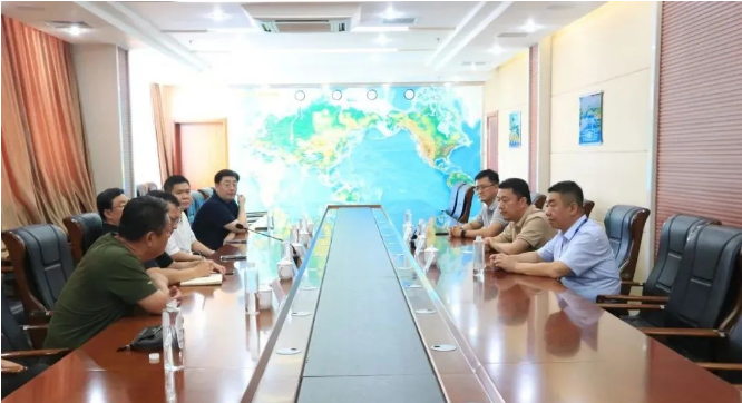 由“一帶一路”國際合作發(fā)展工作委員會組織的考察團(tuán)蒞臨山東省東營市，對萬達(dá)寶通輪胎進(jìn)行了深入的調(diào)研和考察。