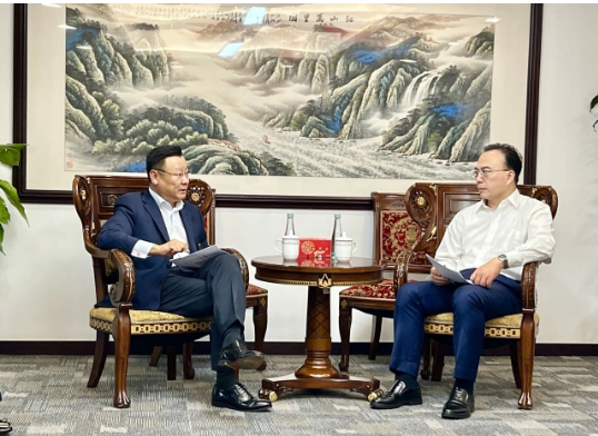 卡博特公司執(zhí)行副總裁、高性能材料業(yè)務(wù)總裁、亞太區(qū)總裁朱戟等一行于 8月29日拜會了上海市商務(wù)委主任朱民等有關(guān)領(lǐng)導(dǎo)，就未來的投資計(jì)劃、綠色低碳發(fā)展以及外資政策等問題進(jìn)行了深入探討。