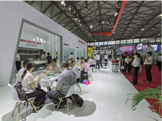 其次，PUB-3的控制程序采用了全新的架構(gòu)，使得操作界面更加直觀易用。觸摸屏采用了圖形化人機交互界面，降低了操作難度。在動平衡控制方面，通過優(yōu)化上、下主軸糾偏控制，主軸轉(zhuǎn)速降低50%，采集圈數(shù)減少80%，同時不影響測試數(shù)據(jù)的穩(wěn)定性，從而提升了測試效率。