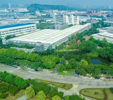 此次展會(huì)的首日上午，伊之密橡膠機(jī)更是榮幸地宣布與泰國(guó)客戶(hù)達(dá)成訂單合作，展現(xiàn)了伊之密橡膠機(jī)在國(guó)際市場(chǎng)上的強(qiáng)勁吸引力。