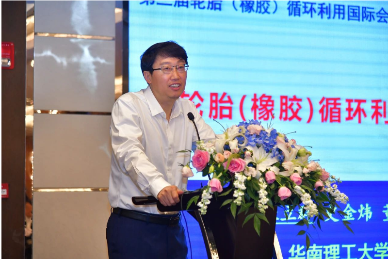 主題演講環(huán)節(jié)中，中國輪胎循環(huán)利用協(xié)會榮譽會長、華南理工大學校長、中國工程院院士張立群深刻解析了輪胎(橡膠)循環(huán)利用領(lǐng)域的世界科技發(fā)展前沿技術(shù)。中國輪胎循環(huán)利用協(xié)會會長李衛(wèi)東則提出了行業(yè)今后的發(fā)展目標和協(xié)會工作思路，闡述了促進行業(yè)高質(zhì)量發(fā)展的具體措施。