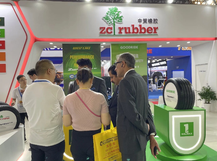 在為期三天的展會中，來自歐美、東南亞等多家客戶表達了強烈興趣，并與中策橡膠達成了合作意向。中策橡膠作為全球第九大輪胎制造商，不僅致力于輪胎細分品類的創(chuàng)新研發(fā)和精益生產(chǎn)，還通過多渠道銷售一體化發(fā)展，為全球消費者提供豐富且優(yōu)質(zhì)的輪胎產(chǎn)品與服務(wù)。中策的高價值產(chǎn)品與服務(wù)已覆蓋近200個國家和地區(qū)，贏得了全球消費者的歡迎與認可。