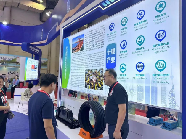 第二十三屆中國國際投資貿(mào)易洽談會在福建廈門順利舉行，吸引了來自世界各地的企業(yè)參展。在這個盛大的國際活動上，山東省唯一受邀的輪胎企業(yè)，華盛橡膠，閃耀登場，向觀眾展示了其最新的創(chuàng)新產(chǎn)品。