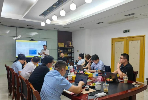 長期以來，住友橡膠與利得體系保持著緊密的合作伙伴關系，已經(jīng)合作超過20年。這次會議再次強調(diào)了雙方對鄧祿普品牌的深厚情感和堅定信念。在當前行業(yè)發(fā)展面臨困難的時刻，雙方高層的決心和合作精神將有助于解決當前的挑戰(zhàn)，開創(chuàng)更加光明的未來。