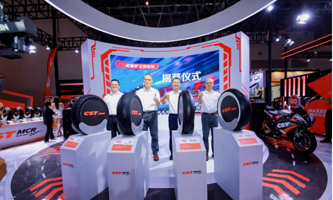 正新廈門集團(tuán)副總經(jīng)理賴明和先生、正新廈門集團(tuán)二輪胎別多位高階主管及來(lái)自集團(tuán)研發(fā)總部的總監(jiān)張垂和先生蒞臨了本次發(fā)布會(huì)現(xiàn)場(chǎng)，共同為新產(chǎn)品揭幕，來(lái)自國(guó)內(nèi)幾十個(gè)省份的正新摩托車胎經(jīng)銷商朋友們紛紛到場(chǎng)祝賀。