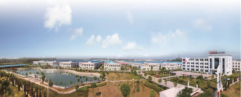 在參觀過程中，江蘇省副省長胡廣杰對三元公司近年來在數(shù)字化、智能化方面取得的成就表示高度贊賞。他鼓勵(lì)企業(yè)繼續(xù)大力創(chuàng)新，不斷深耕，保持強(qiáng)勁生機(jī)活力，成為江蘇省數(shù)字經(jīng)濟(jì)樣板企業(yè)的典范。