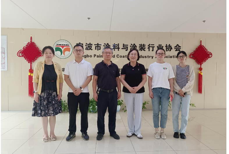 此外，童鴻根秘書長一行還參觀了寧波涂協(xié)的工作展示墻、榮譽墻和檔案管理區(qū)，深入了解了協(xié)會的整體情況以及秘書處的日常工作動態(tài)，對寧波涂協(xié)的工作管理給予了高度贊賞。