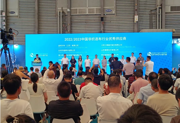 在展會(huì)上，瑞澤向觀展嘉賓展示了納米級(jí)SMS色母粒、衛(wèi)生級(jí)專用母粒、化纖色母粒、功能母粒等多款精品產(chǎn)品，用實(shí)力證明了自己的技術(shù)實(shí)力和產(chǎn)品質(zhì)量。